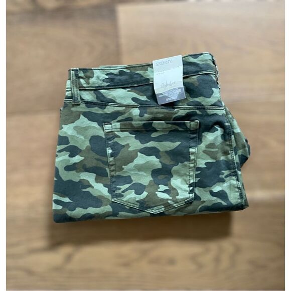 Style & Co Plus Curvy Fit Skinny in Camo - Picture 7 of 7